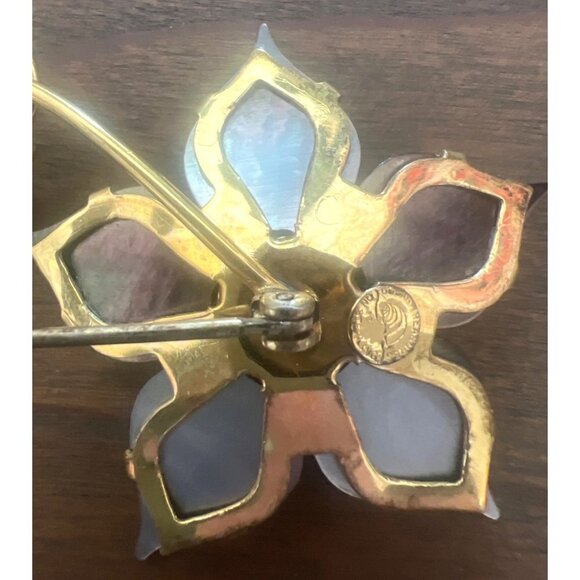 VTG Stunning Ocean Treasures Brooch Mother Of Pearl Flower SIGNED Distinctive - Picture 4 of 11